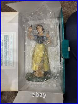 Walt Disney Classics Col Disney Snow White Figurine Whistle While You Work
