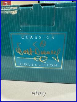 Walt Disney Classics Col Disney Snow White Figurine Whistle While You Work
