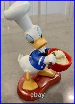 Walt Disney Classics Collection Chef Donald Duck Figure Something's Cooking -Pin