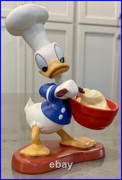 Walt Disney Classics Collection Chef Donald Duck Figure Something's Cooking -Pin