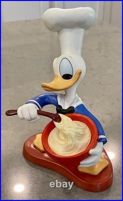 Walt Disney Classics Collection Chef Donald Duck Figure Something's Cooking -Pin
