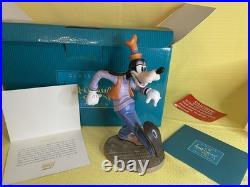 Walt Disney Classics Collection Goofy Moving Day Figurine Box COA