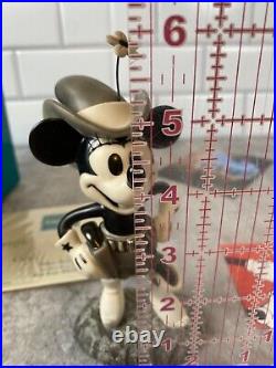 Walt Disney Classics Collection Minnie Mouse Cutest LIL Cowgirl Two Gun Mickey