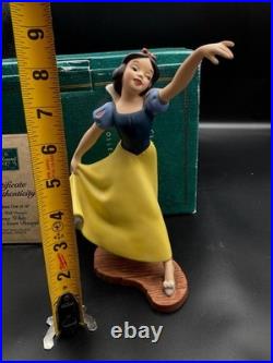 Walt Disney Classics Collection Snow White The Fairest One of All 8 Figurine
