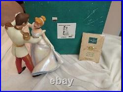 Walt Disney Classics Collection WDCC PRINCESS CINDERELLA FIGURINE THIS IS LOVE