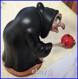 Walt Disney Classics Collection WDCC Snow White Witch Take the Apple 95-96