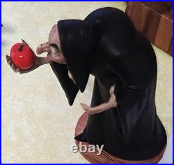 Walt Disney Classics Collection WDCC Snow White Witch Take the Apple 95-96