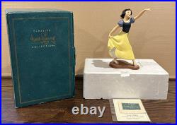 Walt Disney Classics Collection WDCC snow White And The Seven Dwarfs Figurine
