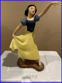 Walt Disney Classics Collection WDCC snow White And The Seven Dwarfs Figurine