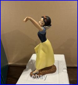 Walt Disney Classics Collection WDCC snow White And The Seven Dwarfs Figurine