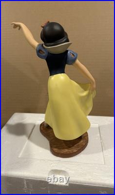Walt Disney Classics Collection WDCC snow White And The Seven Dwarfs Figurine