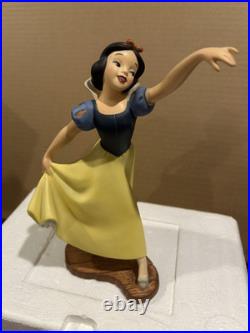 Walt Disney Classics Collection WDCC snow White And The Seven Dwarfs Figurine