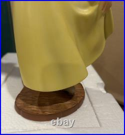 Walt Disney Classics Collection WDCC snow White And The Seven Dwarfs Figurine