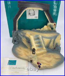 Walt Disney Classics -Dwarfs' Mine Base-New in Box withCOA (11x10x9.75) #1234335