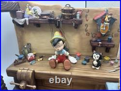 Walt Disney Classics-Geppetto's Work (12 x 10 x 9.5) #1217956 SN 323/1000 RARE