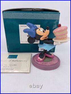 Walt Disney Classics-Minnie Mouse-New in Box withCOA (5.5x5x3.5) #1200907
