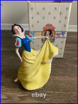 Walt disney classics collection Snow White music playing figurine