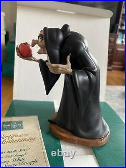 Wdcc Disney Classics Wdcc Disney Classics Snow White Hag Take The Apple, Dearie